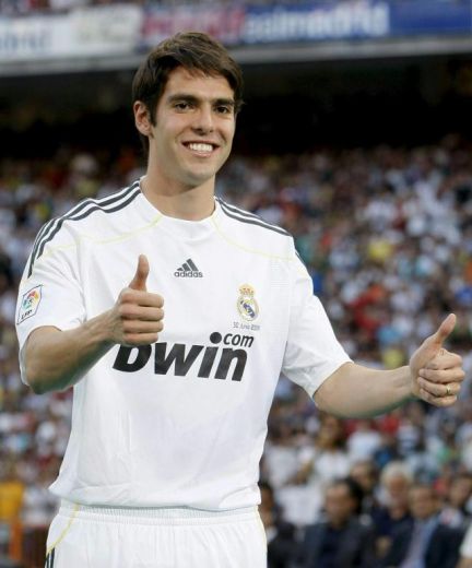 kak-la-presentazione-al-santiago-bernabeu-il-pallonaro