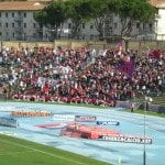 La Curva Sud esulta al gol di Scotto