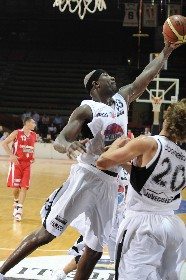 Lega Basket Serie A: la Pepsi Caserta umilia la Martos Napoli nel derby Campano