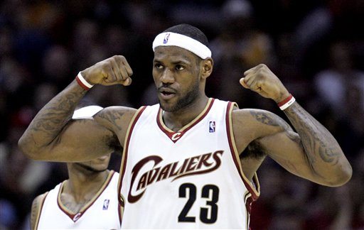 LeBron James, addio Cleveland. I Miami Heat abbracciano il “Fenomeno”