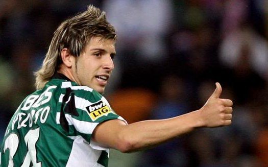 Juventus, Daily Mail: Scambio Felipe Melo Van Persie, per il centrocampo Miguel Veloso