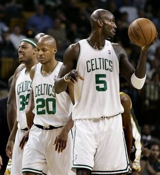 NBA: Boston domina i Lakers, Miami di un soffio sui Thunder