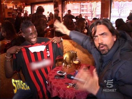 Balotelli in rossonero grazie a Striscia la Notizia