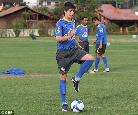 Piazon segna e sfonda la rete. Video