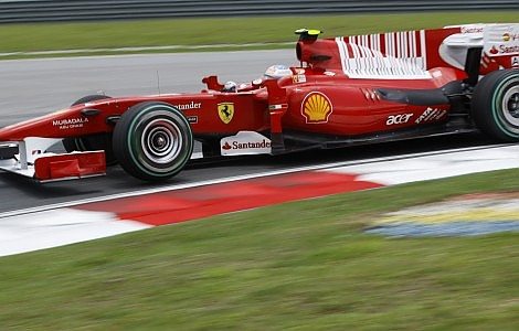 F1, qualifiche Gp Malesia: Webber in pole sotto il diluvio. Ferrari e McLaren, che disastro