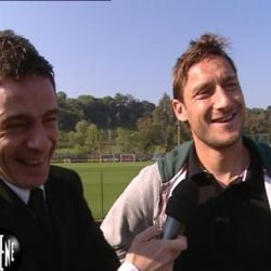 Totti si confessa a Le Iene: “volevo far vedere la marca degli scarpini”