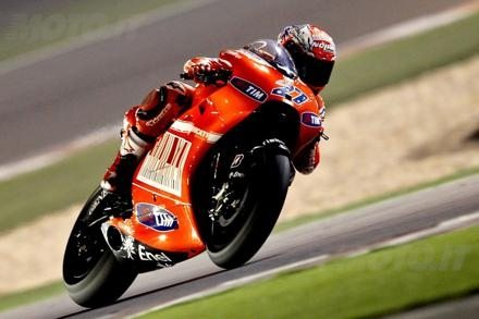 Moto Gp: Stoner firma per la Honda, via libera per Rossi in Ducati