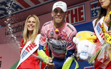 Giro d’Italia, sesta Tappa: Lloyd beffa gli sprinter. Nibali sempre in rosa