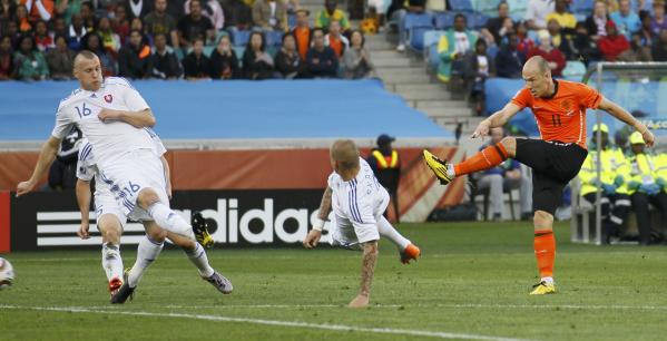 L’Olanda vola con Robben e Sneijder, Slovacchia a casa