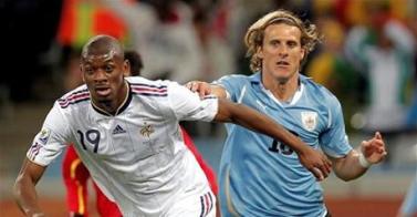 Mondiali 2010: l’Uruguay ferma la Francia, scialbo 0-0 per i transalpini