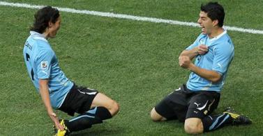 Doppio Suarez, l’Uruguay ai quarti dopo 40 anni