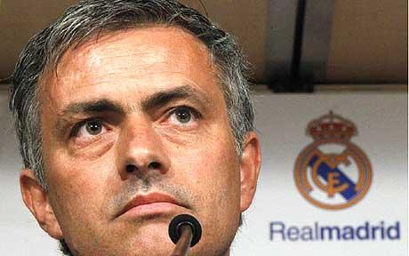 Mourinho abbandona la conferenza stampa, video