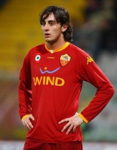Aquilani rinnova con la Roma fino al 2013