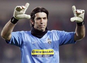 Buffon prepara le valigie. La Juventus sta cercando il suo erede