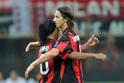 Dinho inventa, Ibra concretizza. Il Milan supera in tabu San Siro