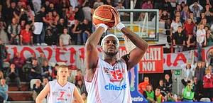 Basket, Serie A: Treviso corsara a Bologna, Varese sbanca Roma e raggiunge Milano