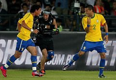 Il Brasile supera l’Iran, segna Pato bene Robinho