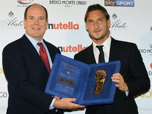 Totti sventa incidente al Golden Foot