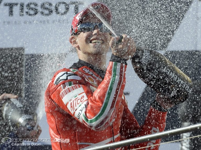 Moto GP, Phillip Island: domina Stoner, sul podio Rossi e Lorenzo