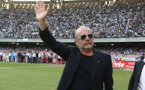 Il Napoli dei record sfiora un milione di presenze al San Paolo. Ma De Laurentiis guarda all’Asia