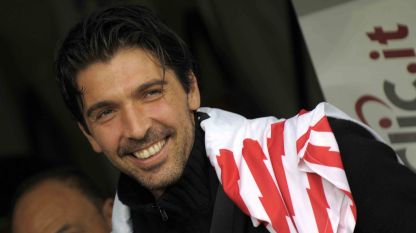 La Juve riabbraccia Buffon ma il Manchester lo attende