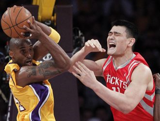 NBA: Yao Ming, altra frattura al piede! Carriera finita?