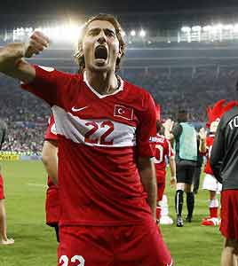 Il Puskas 2010 ad Hamit Altintop. Il video del gol più bello