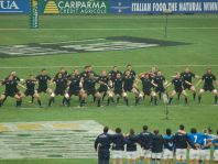 Anche la famosa “Haka” ha un prezzo. I Maori la vendono agli All Blacks