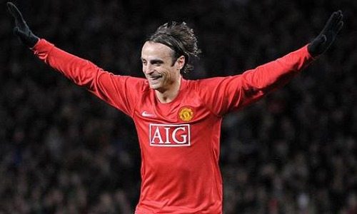 Premier League: Berbatov salva il Manchester Utd e allunga, pari Arsenal