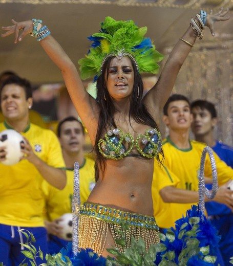 Larissa Riquelme si spoglia anche per il Messico