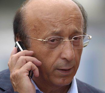 Moggi diserta, i tifosi lo acclamano