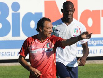 Prandelli: “Balotelli si fa male da solo”