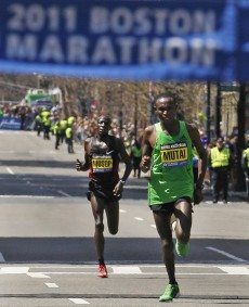 Il keniano Geoffrey Mutai sigilla una maratona da record a Boston