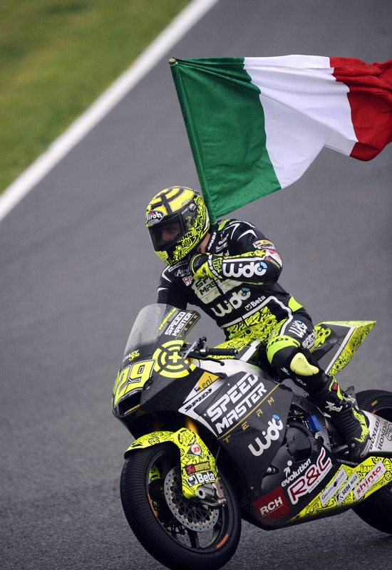 Moto2: A Jerez Iannone vince in rimonta. Bene Corsi sul podio