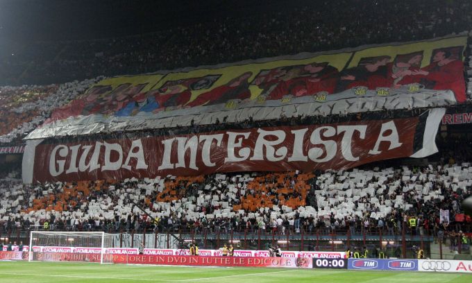 “Leo giuda interista”, le coreografie del derby