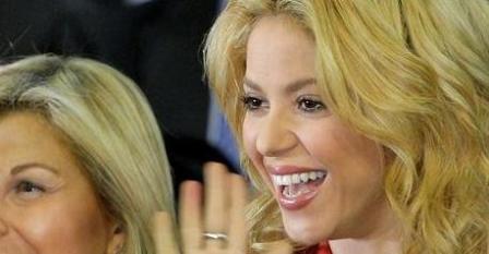 Shakira consola Piquè al Mestalla