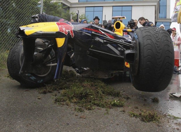 F1: incidente a Vettel, Red Bull danneggiata [video]
