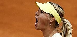 Roland Garros, Sorride Maria Sharapova, sorpresa Na Li