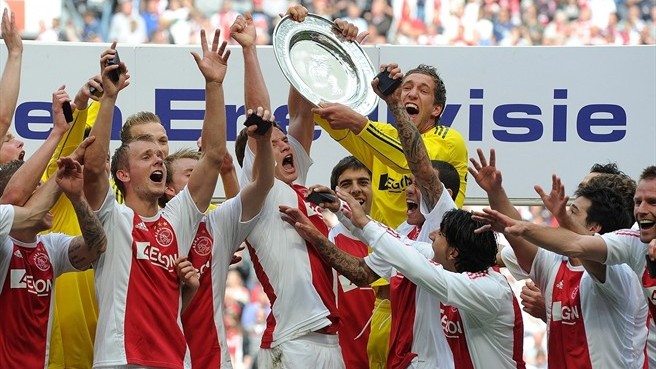 Ajax, arriva la terza stella. Il trofeo cade dal pullman