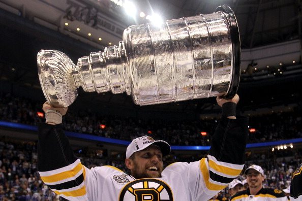 NHL, Stanley Cup: Trionfa Boston, Vancouver demolita 4-0