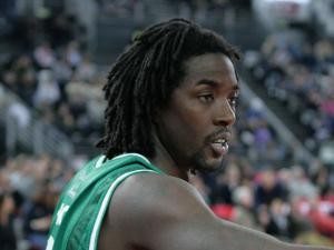 Basket: Passaporto falso per Omar Thomas, Avellino nella bufera