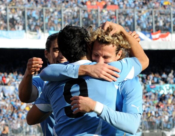 Uruguay-Paraguay 3-0, Suarez e doppio Forlan. Video highlights