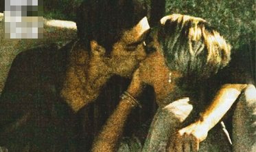 Pellegrini Magnini, le foto dei primi baci. Marin si consola ad Ibiza