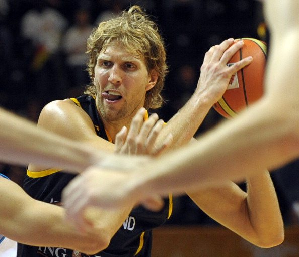 Basket, Nowitzki miglior giocatore europeo, McCalebb terzo