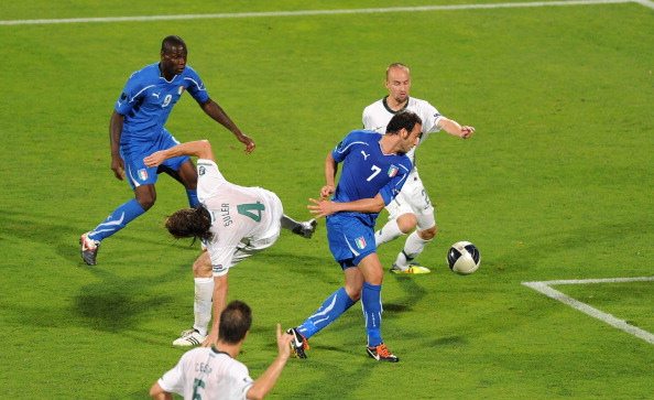 Pazzo-gol e l’Italia si qualifica