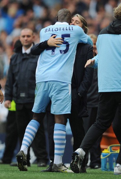 Balotelli gol e abbraccio con Mancini. Foto e Video