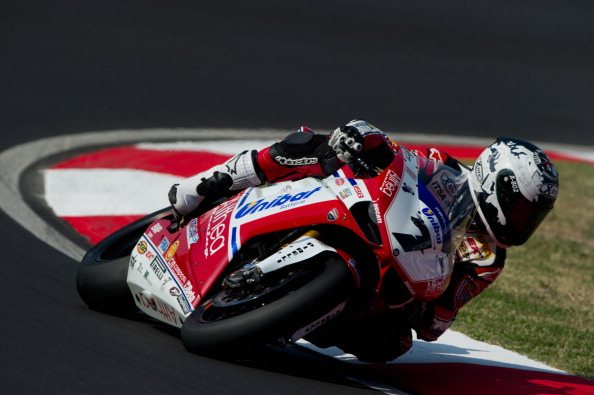 Superbike, Checa in pole a Imola