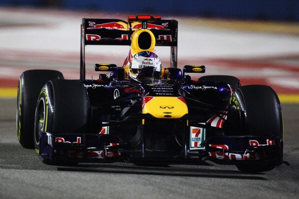 F1, a Singapore pole al solito Vettel