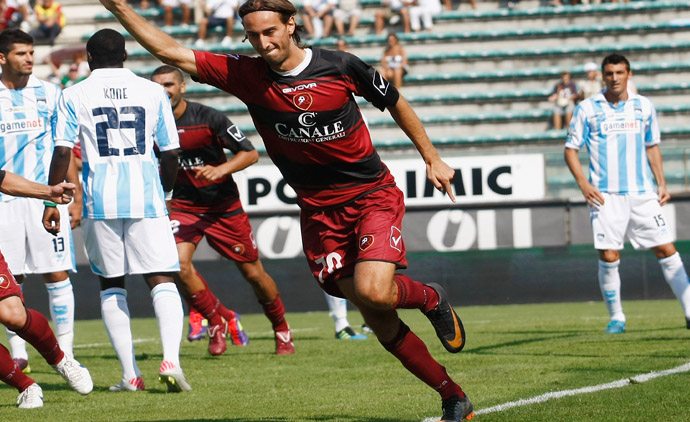 Reggina show, il Pescara crolla. Sassuolo in vetta