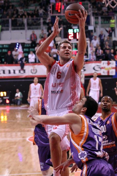 Basket: Milano KO a Pesaro, Siena e Cantù volano in testa